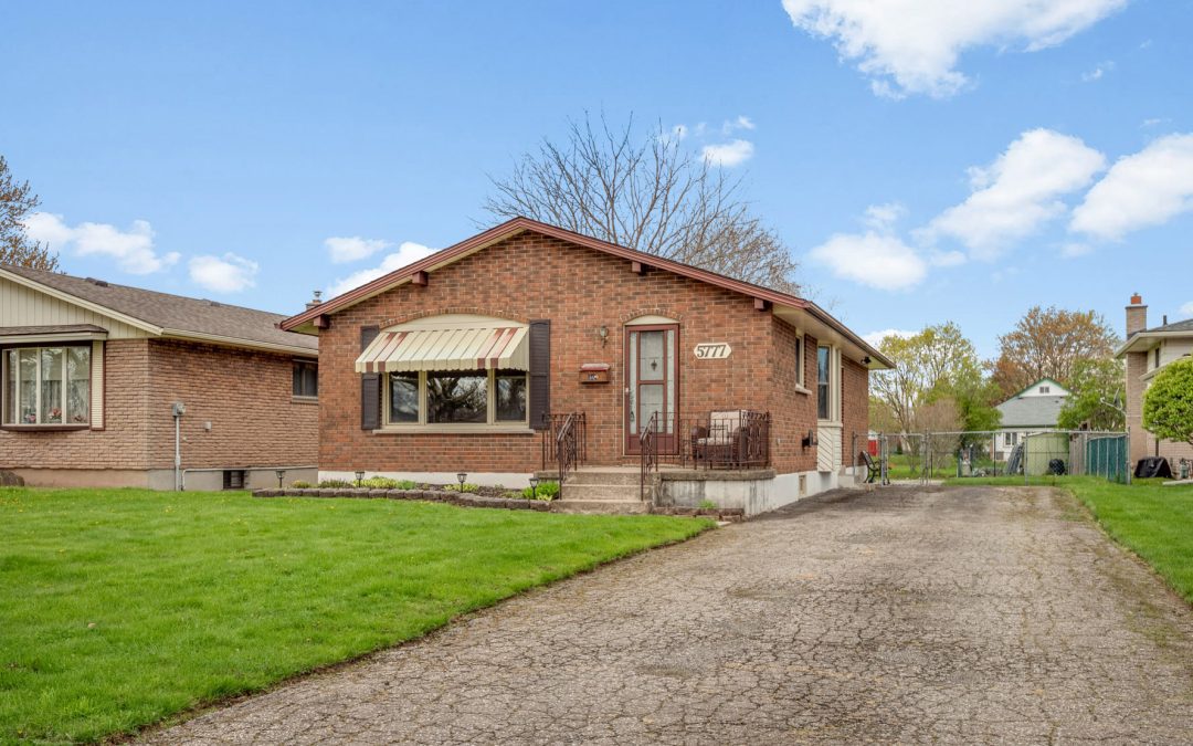 5777 Sunnylea Crescent